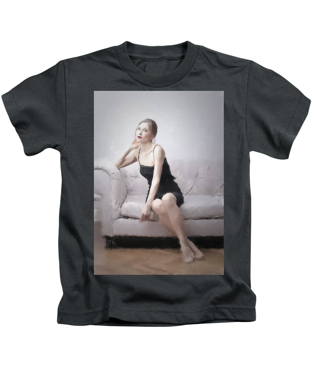 Waiting for Her Date - Kids T-Shirt